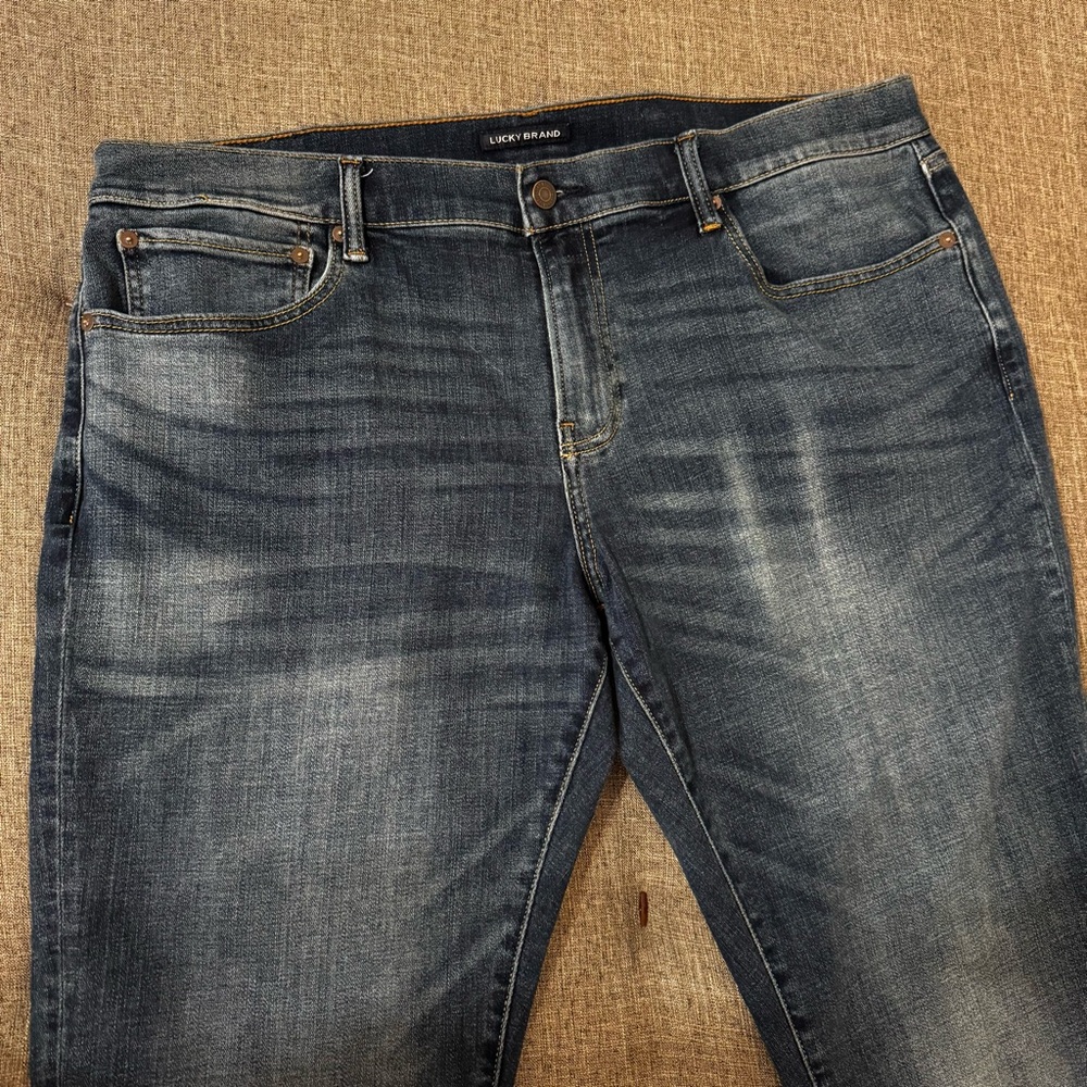 Lucky Brand Men’s Straight Leg Jeans 38x32 Medium Wash | Classic Fit - Picture 4 of 12